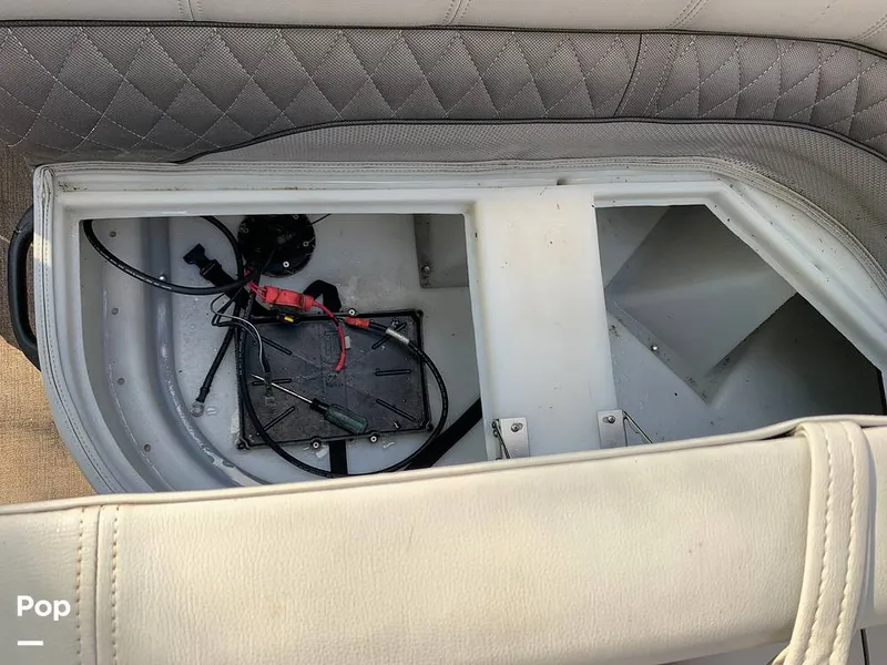 Slide: The Image of Battery Compartment - 16014841