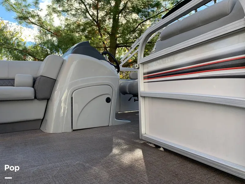 Slide: The Image of Ranger Boats Reata RP220C 2020 - 16014799