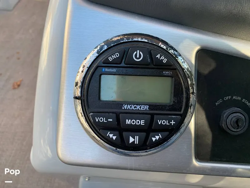 Slide: The Image of Kicker Stereo - 16014822