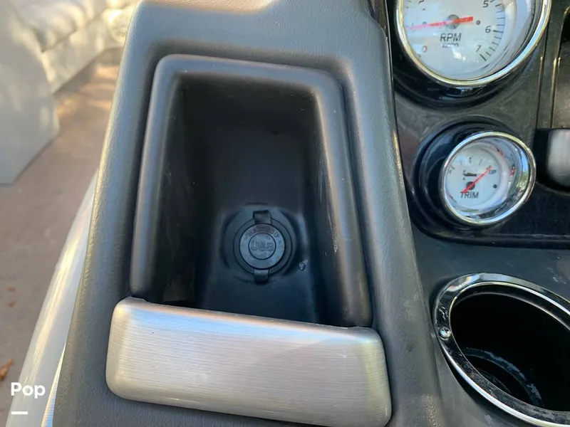 Slide: The Image of USB Charging Port - 16014832