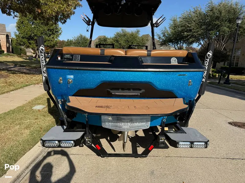 Slide: The Image of Axis A24 2022 - 16056089