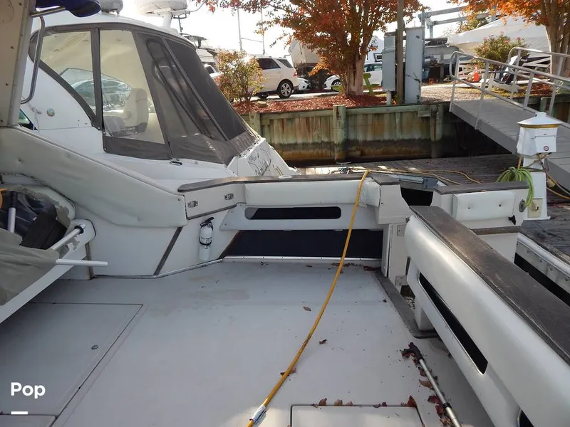 Slide: The Image of Sea Ray 390 Express Cruiser 1986 - 16017263