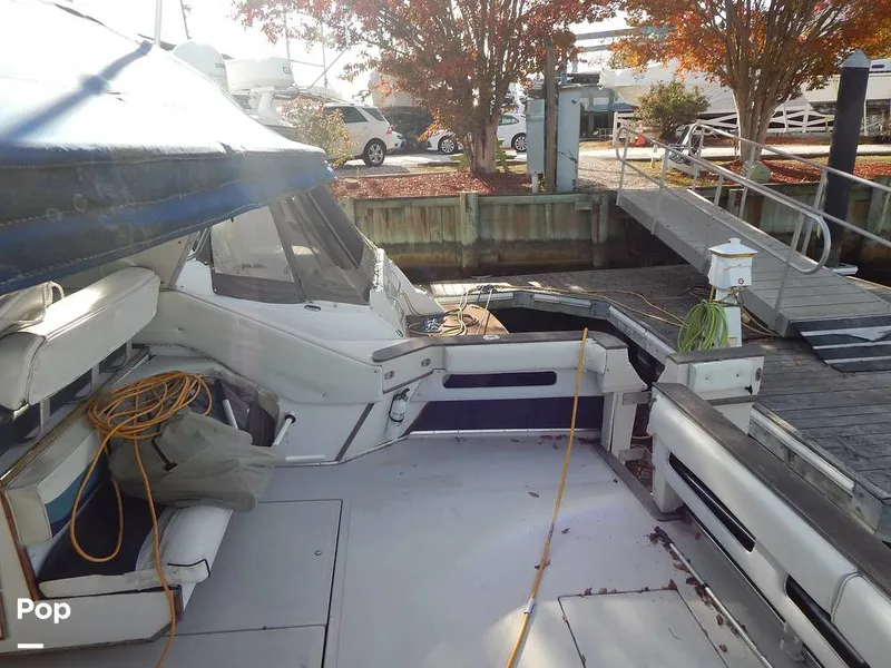 Slide: The Image of Sea Ray 390 Express Cruiser 1986 - 16017351