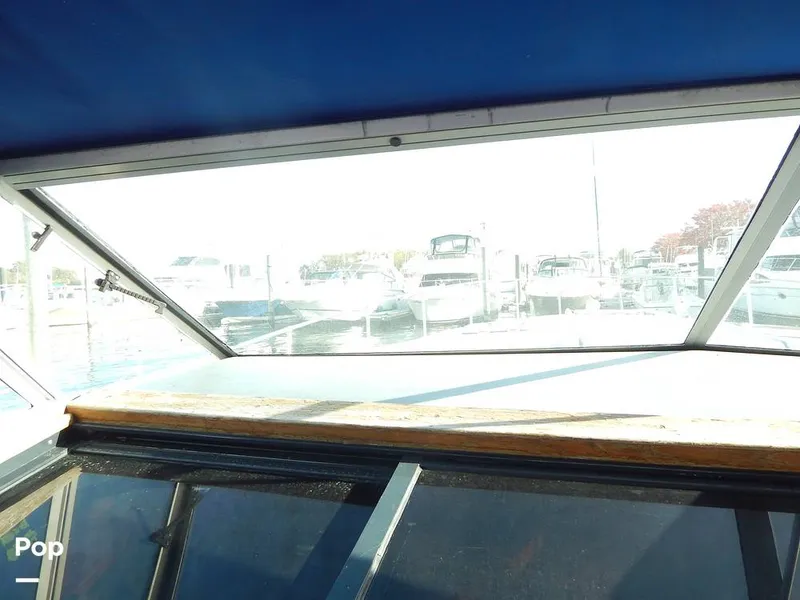 Slide: The Image of Sea Ray 390 Express Cruiser 1986 - 16017354