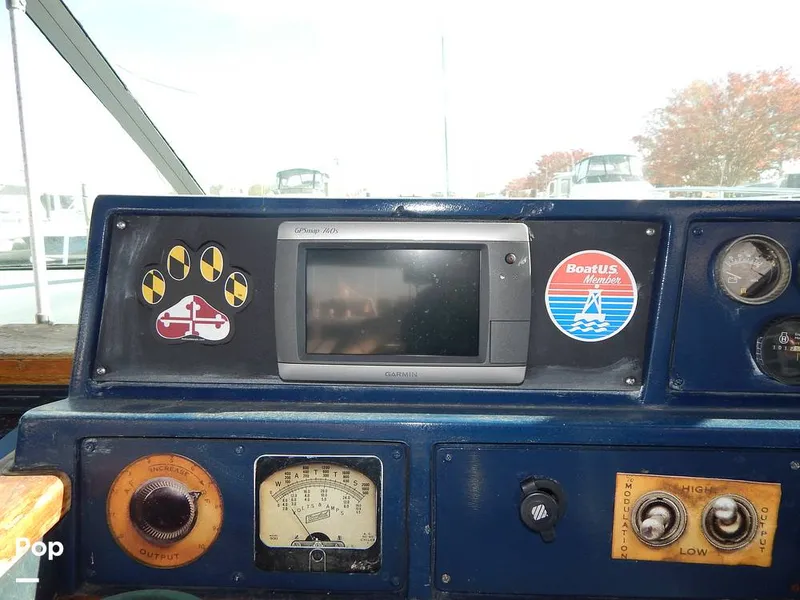 Slide: The Image of Sea Ray 390 Express Cruiser 1986 - 16017358