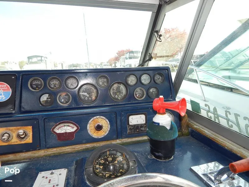 Slide: The Image of Sea Ray 390 Express Cruiser 1986 - 16017359