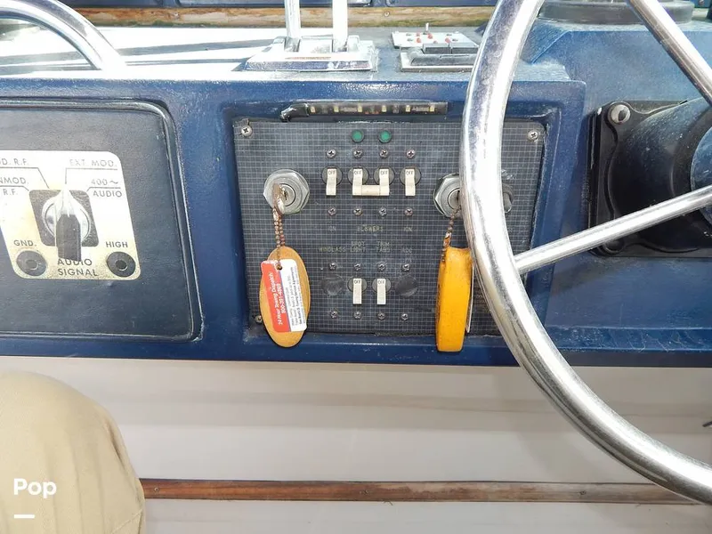 Slide: The Image of Sea Ray 390 Express Cruiser 1986 - 16017362