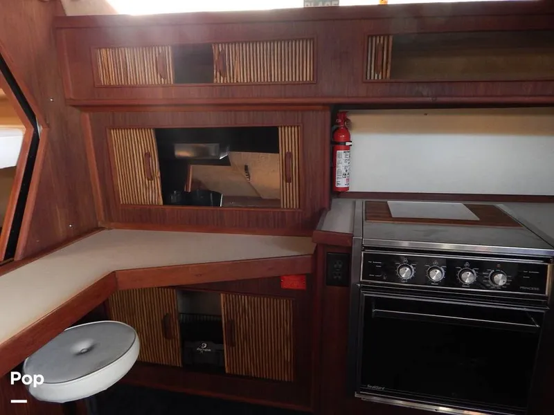 Slide: The Image of Sea Ray 390 Express Cruiser 1986 - 16017365