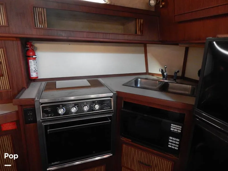 Slide: The Image of Sea Ray 390 Express Cruiser 1986 - 16017366