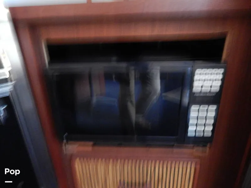 Slide: The Image of Sea Ray 390 Express Cruiser 1986 - 16017369