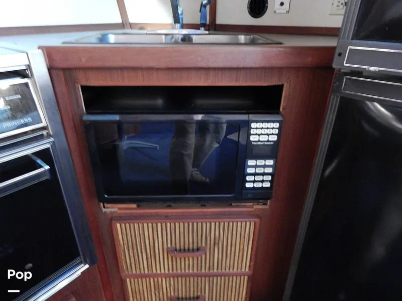 Slide: The Image of Sea Ray 390 Express Cruiser 1986 - 16017493