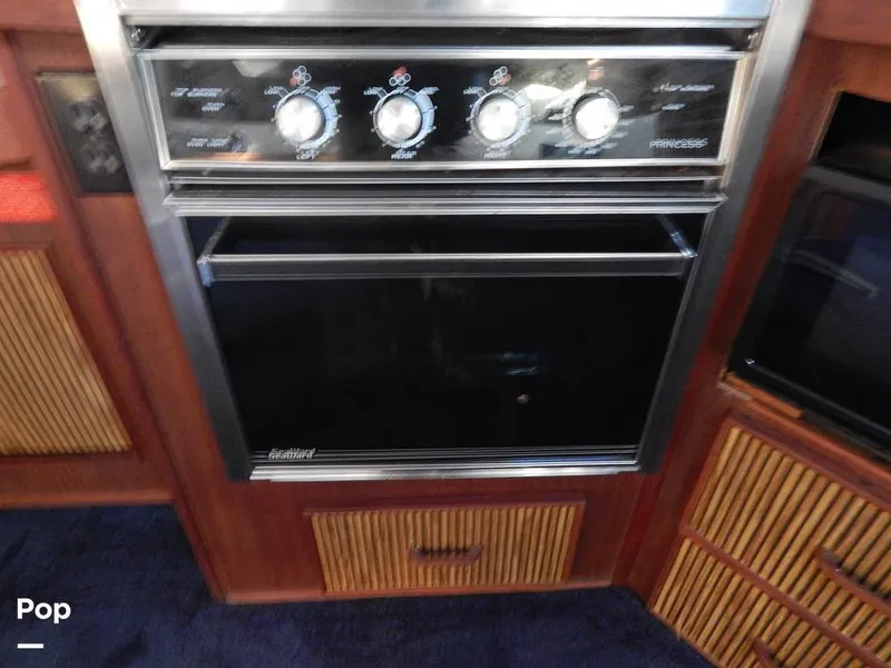 Slide: The Image of Sea Ray 390 Express Cruiser 1986 - 16017495