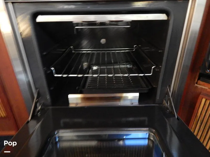 Slide: The Image of Sea Ray 390 Express Cruiser 1986 - 16017496