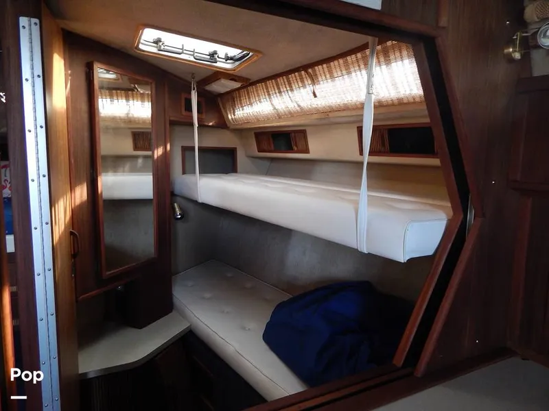 Slide: The Image of Sea Ray 390 Express Cruiser 1986 - 16017498