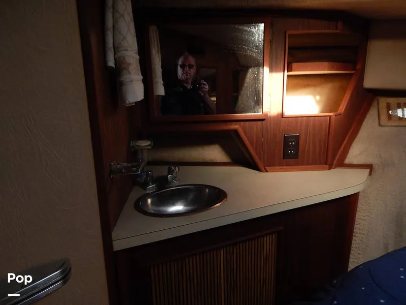 Slide: The Image of Sea Ray 390 Express Cruiser 1986 - 16017499