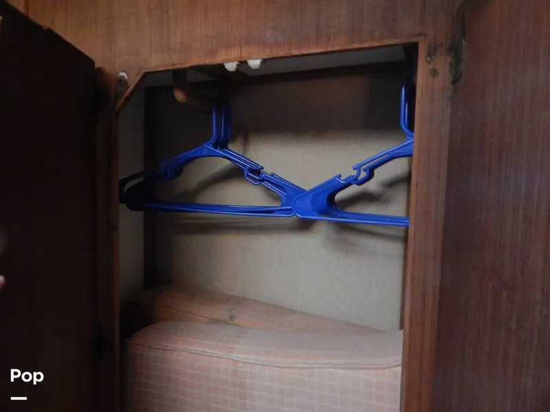 Slide: The Image of Sea Ray 390 Express Cruiser 1986 - 16017502