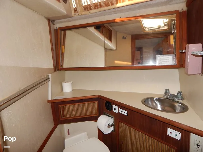 Slide: The Image of Sea Ray 390 Express Cruiser 1986 - 16017503