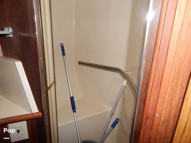 Slide: The Image of Sea Ray 390 Express Cruiser 1986 - 16017504