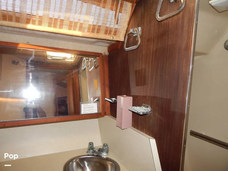 Slide: The Image of Sea Ray 390 Express Cruiser 1986 - 16017505