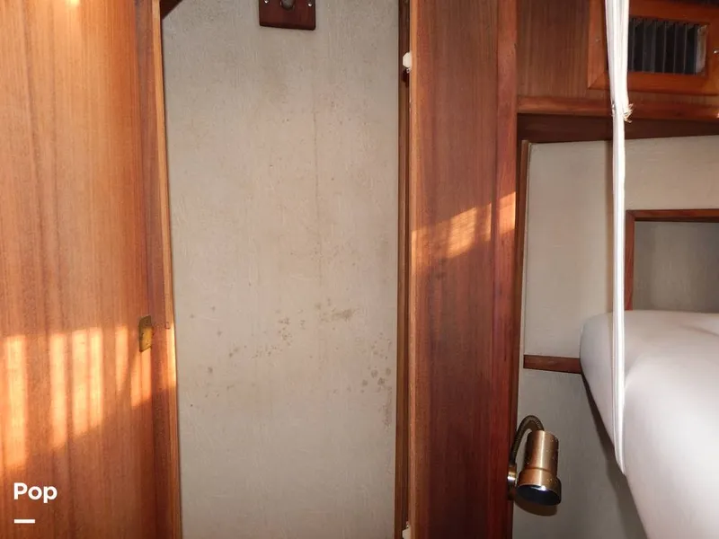 Slide: The Image of Sea Ray 390 Express Cruiser 1986 - 16017507