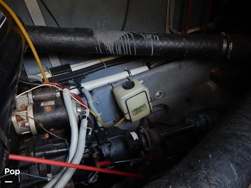 Slide: The Image of Sea Ray 390 Express Cruiser 1986 - 16017513