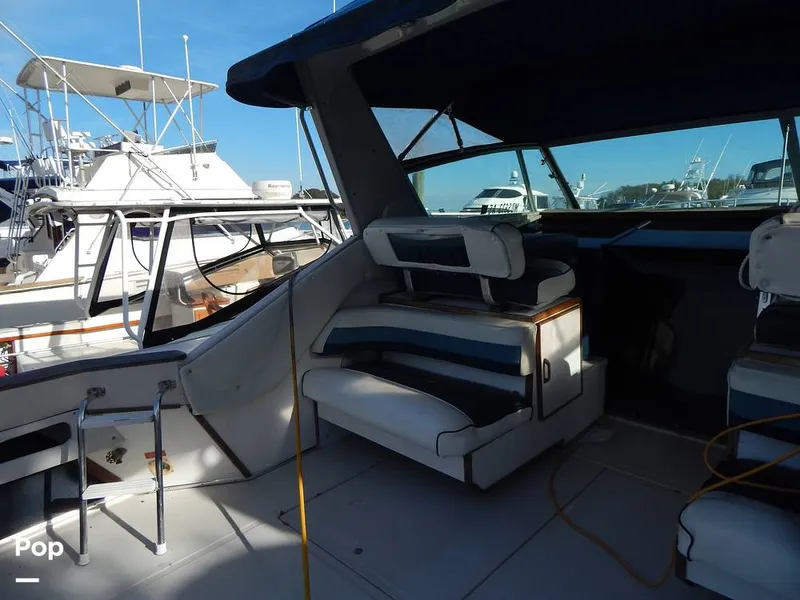 Slide: The Image of Sea Ray 390 Express Cruiser 1986 - 16017262