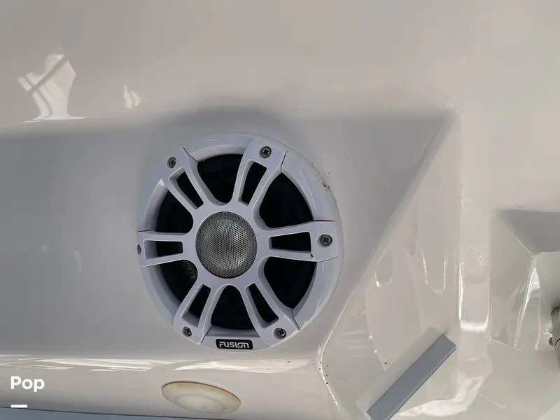 Slide: The Image of Regal 33 SAV 2019 - 16119252