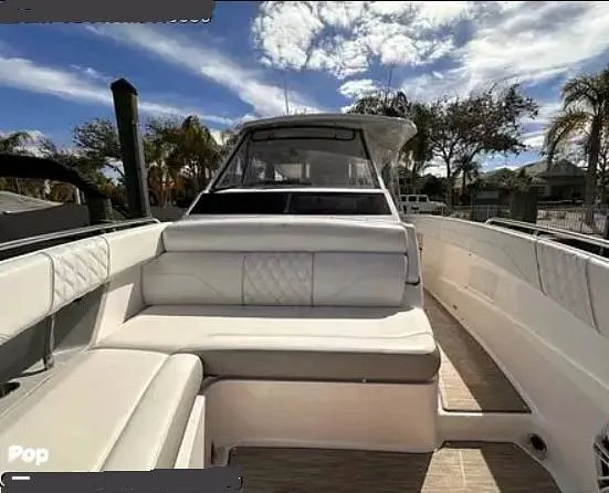 Slide: The Image of Regal 33 SAV 2019 - 16064134