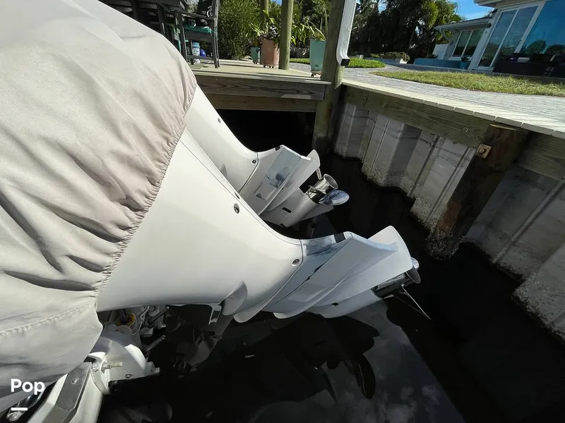 Slide: The Image of Regal 33 SAV 2019 - 16119256