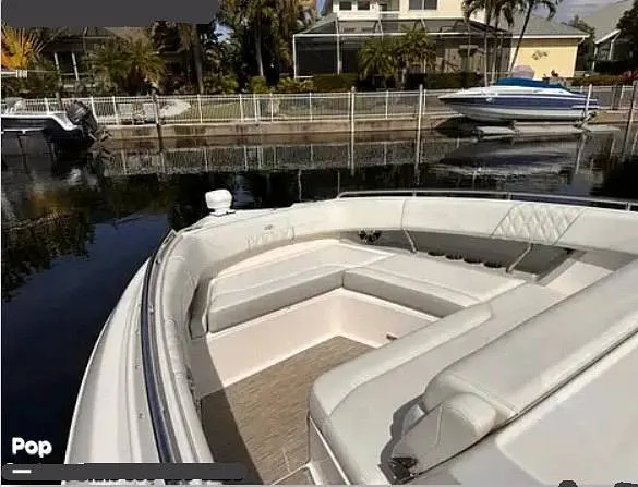 Slide: The Image of Regal 33 SAV 2019 - 16064133