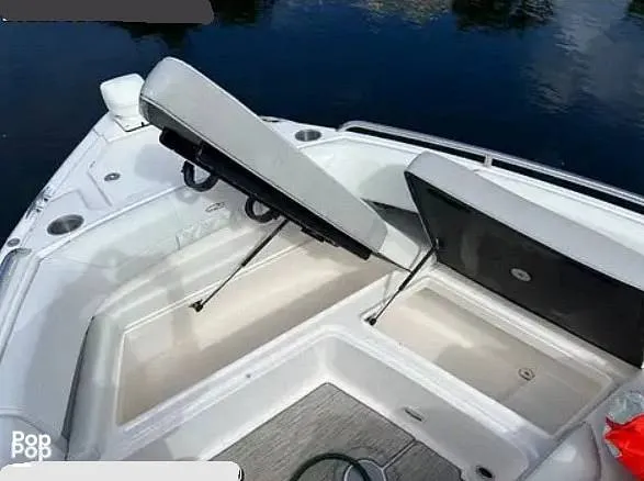 Slide: The Image of Regal 33 SAV 2019 - 16064142