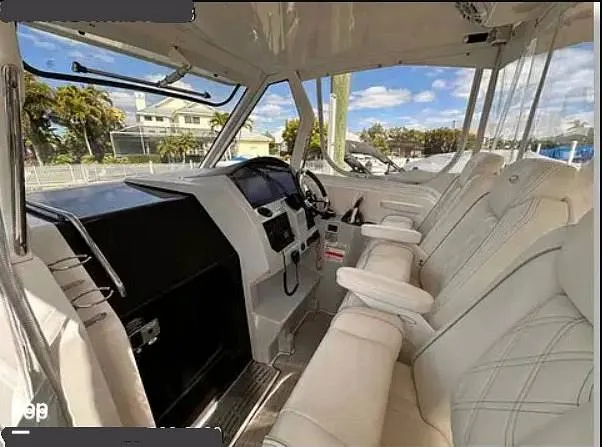 Slide: The Image of Regal 33 SAV 2019 - 16064136