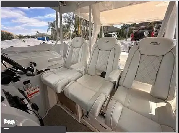 Slide: The Image of Regal 33 SAV 2019 - 16064137