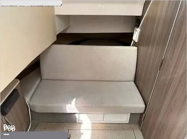 Slide: The Image of Regal 33 SAV 2019 - 16064141