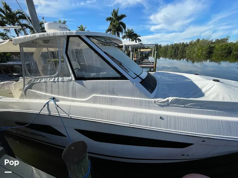 Slide: The Image of Regal 33 SAV 2019 - 16119033