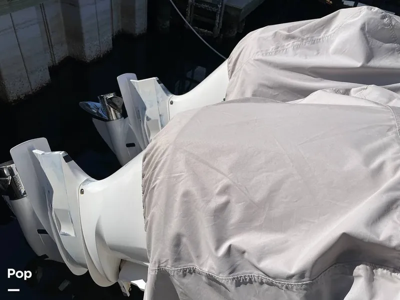 Slide: The Image of Regal 33 SAV 2019 - 16119054