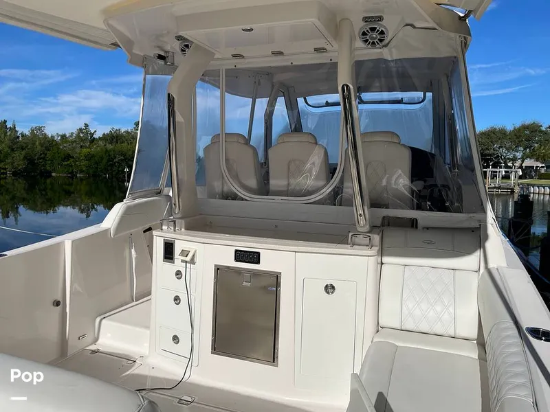 Slide: The Image of Regal 33 SAV 2019 - 16119056