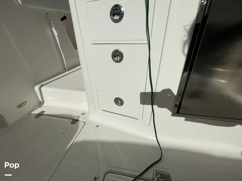 Slide: The Image of Regal 33 SAV 2019 - 16119074