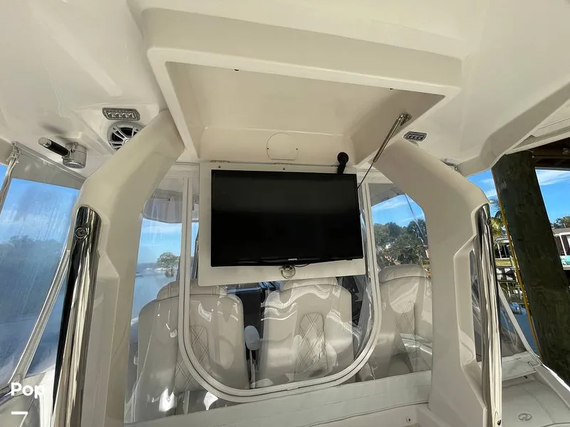 Slide: The Image of Regal 33 SAV 2019 - 16119089