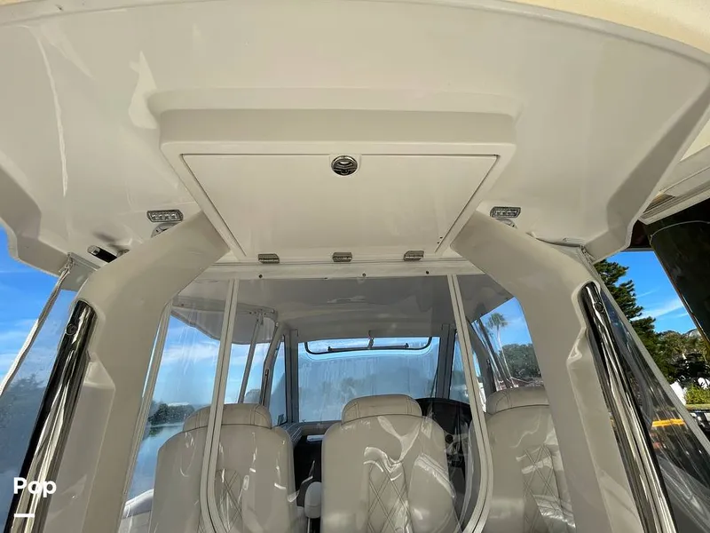 Slide: The Image of Regal 33 SAV 2019 - 16119091