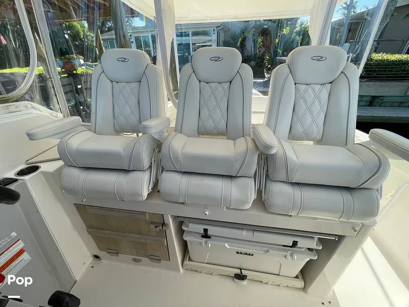 Slide: The Image of Regal 33 SAV 2019 - 16119094