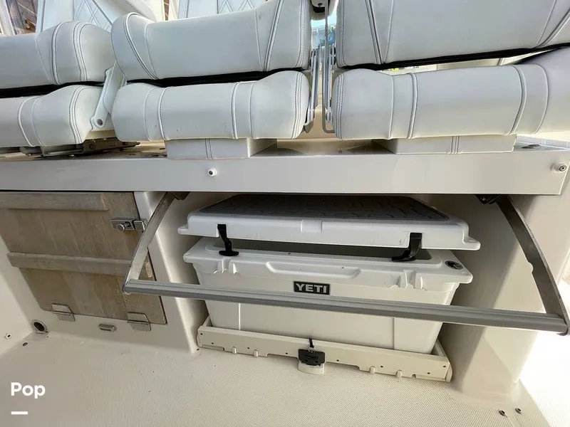 Slide: The Image of Regal 33 SAV 2019 - 16119096