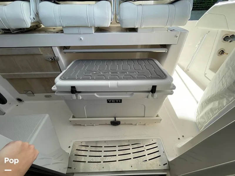 Slide: The Image of Regal 33 SAV 2019 - 16119097