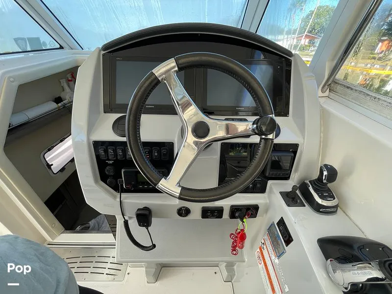 Slide: The Image of Regal 33 SAV 2019 - 16119103