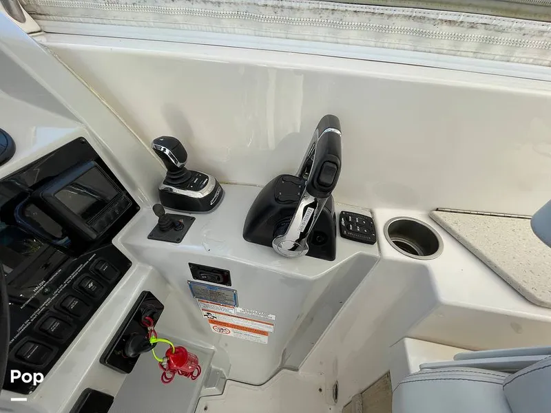 Slide: The Image of Regal 33 SAV 2019 - 16119104