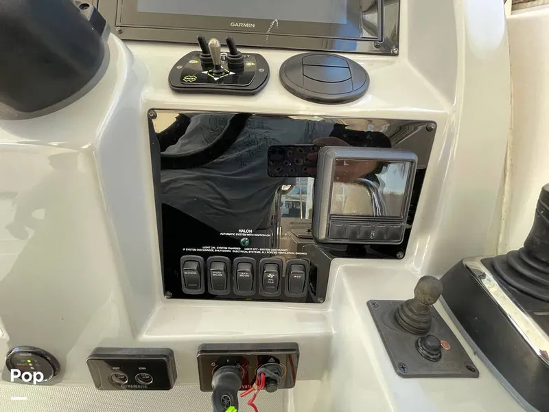 Slide: The Image of Regal 33 SAV 2019 - 16119108