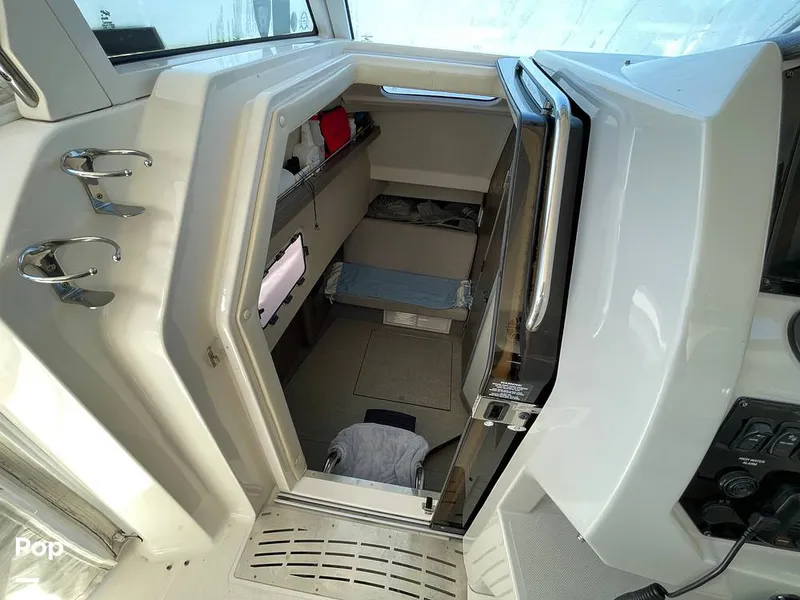 Slide: The Image of Regal 33 SAV 2019 - 16119112