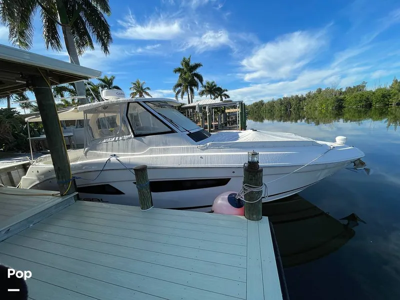 Slide: The Image of Regal 33 SAV 2019 - 16119030