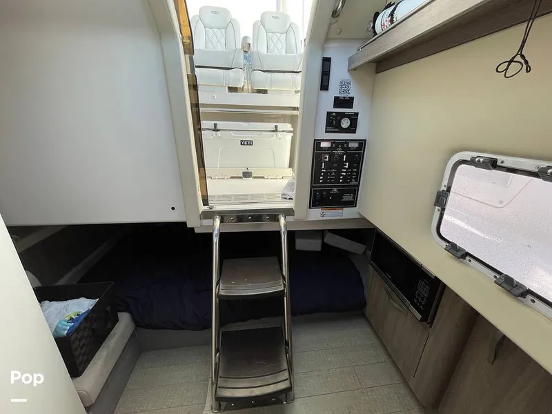 Slide: The Image of Regal 33 SAV 2019 - 16119116