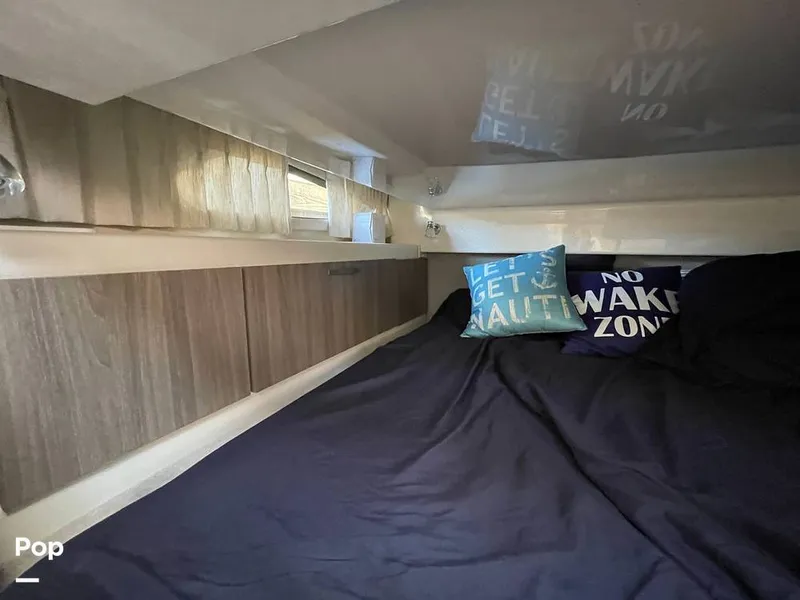 Slide: The Image of Regal 33 SAV 2019 - 16119119